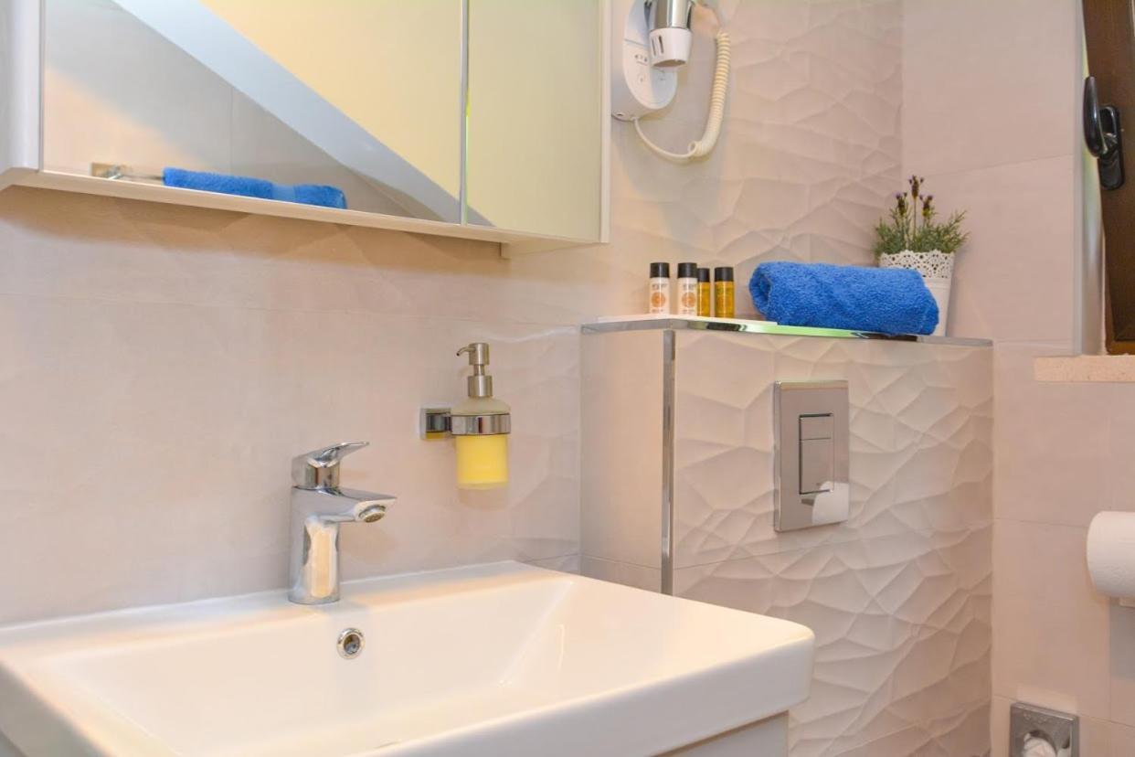 Apartment And Room Sveti Jakov Dubrovnik Bagian luar foto