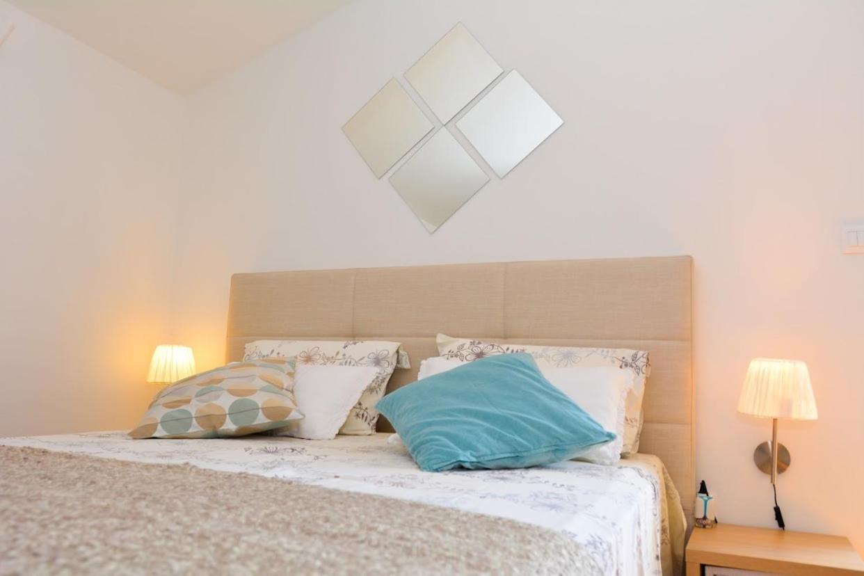 Apartment And Room Sveti Jakov Dubrovnik Bagian luar foto