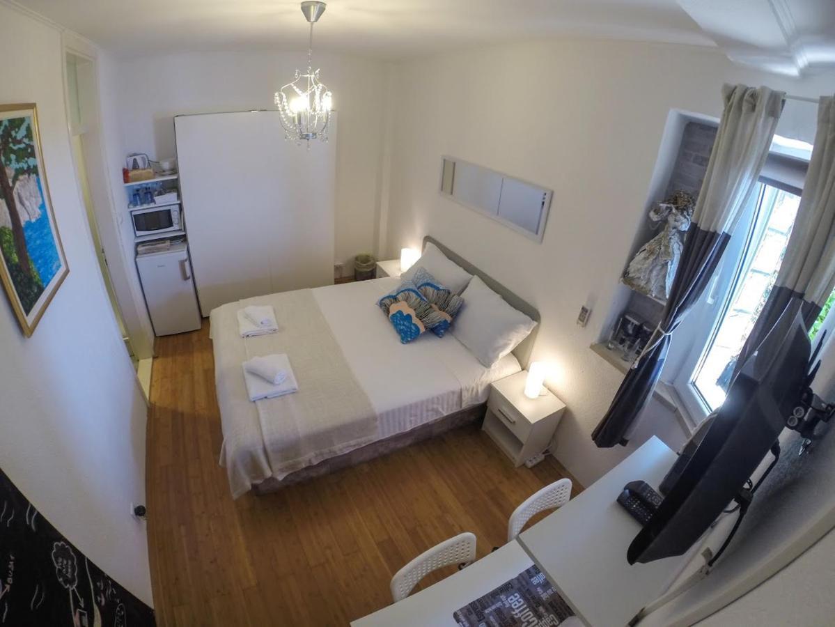 Apartment And Room Sveti Jakov Dubrovnik Bagian luar foto